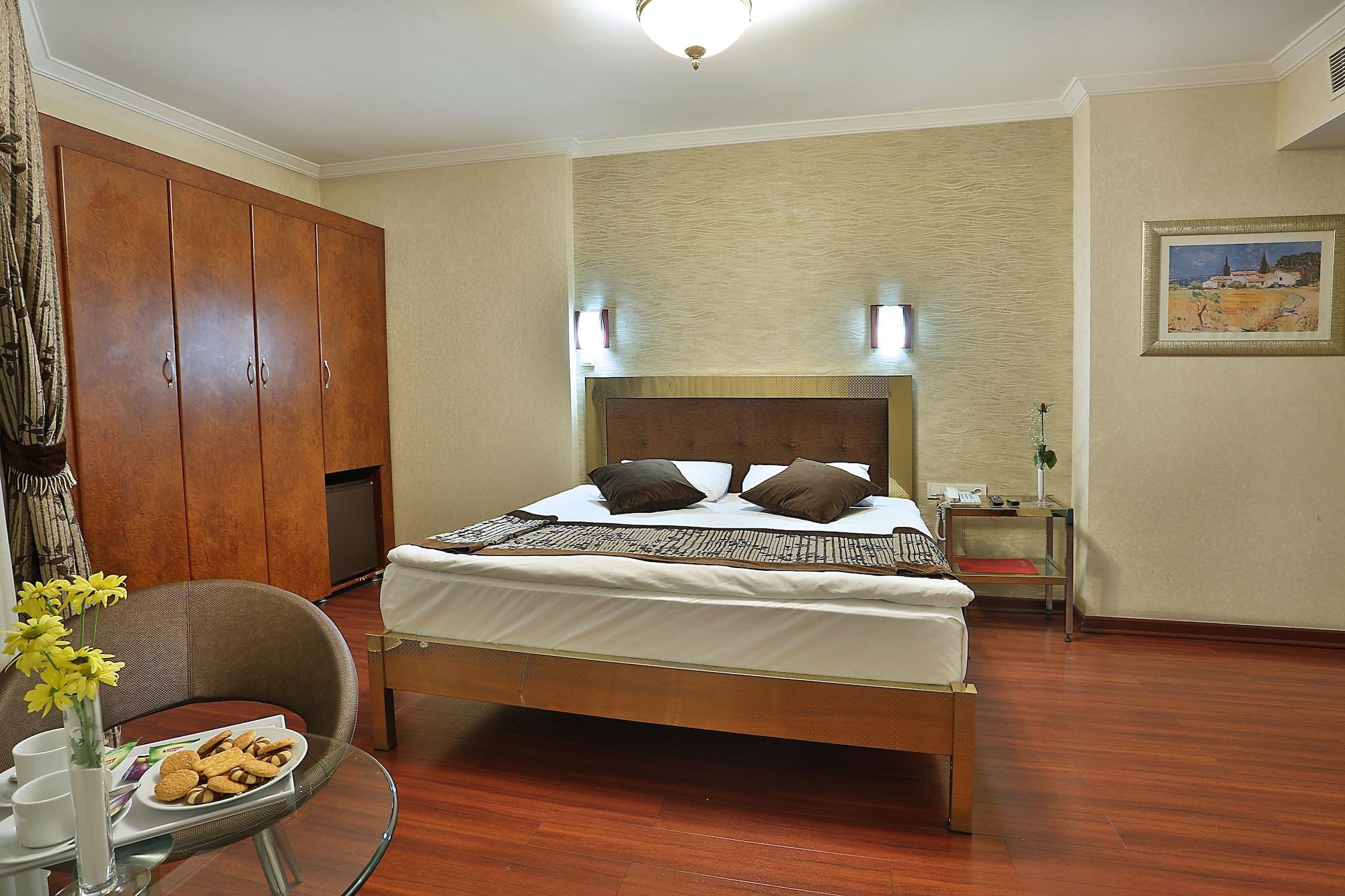 Grand Madrid Hotel Istanboel Buitenkant foto