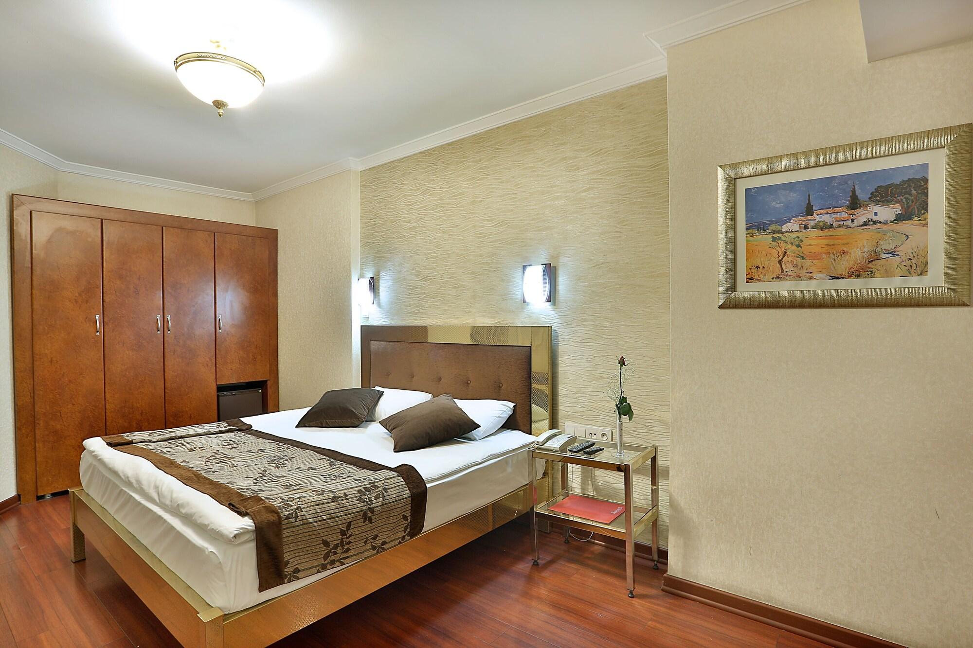 Grand Madrid Hotel Istanboel Buitenkant foto